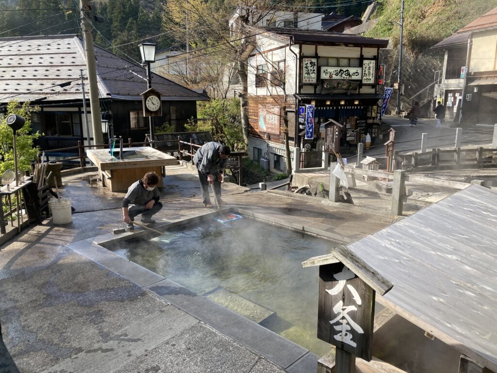 長野最大の温泉街野沢温泉は大満足の旅行ができるエンタメ感抜群の観光地 ガゾトリ